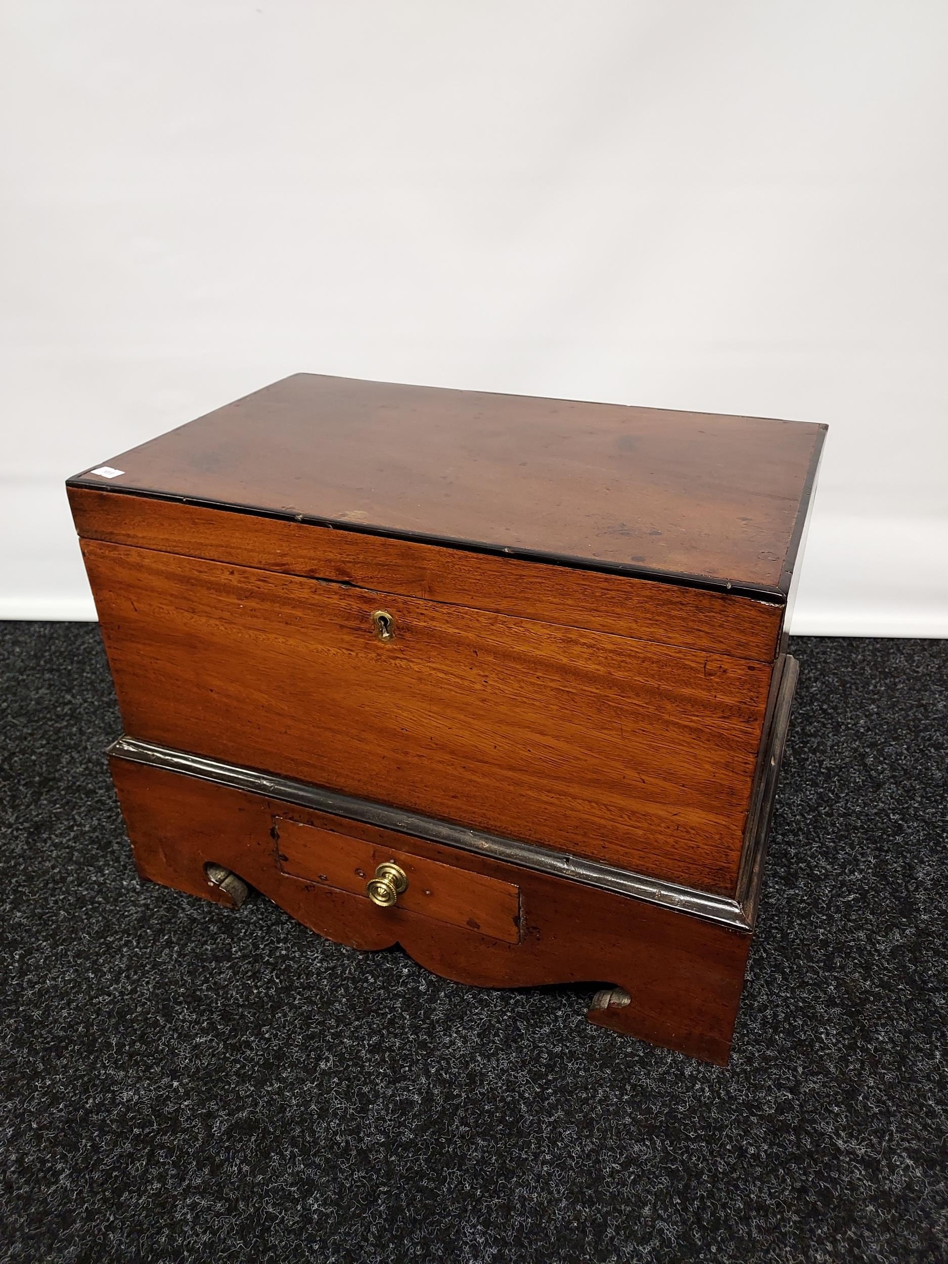 Georgian slipper chest with single under drawer [38x51x33cm]