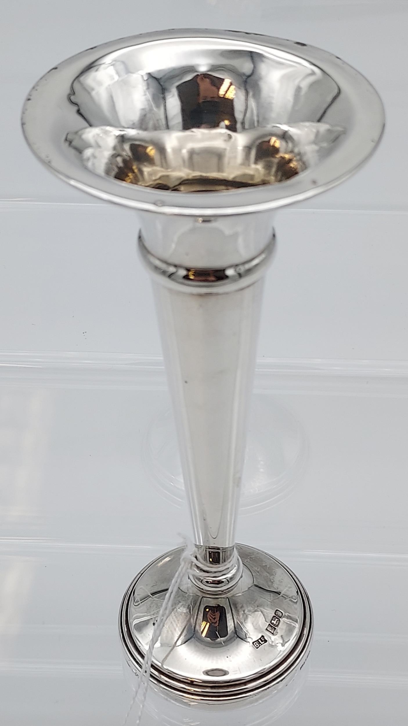 A Birmingham silver fluted vase. [14.5cm in height][57.06grams- weighted] - Image 5 of 8