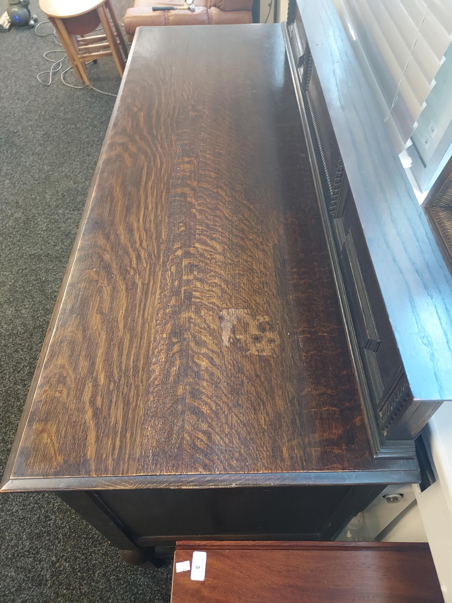 An oak sideboard with raised back detailed with twist and bead decoration - Image 2 of 3