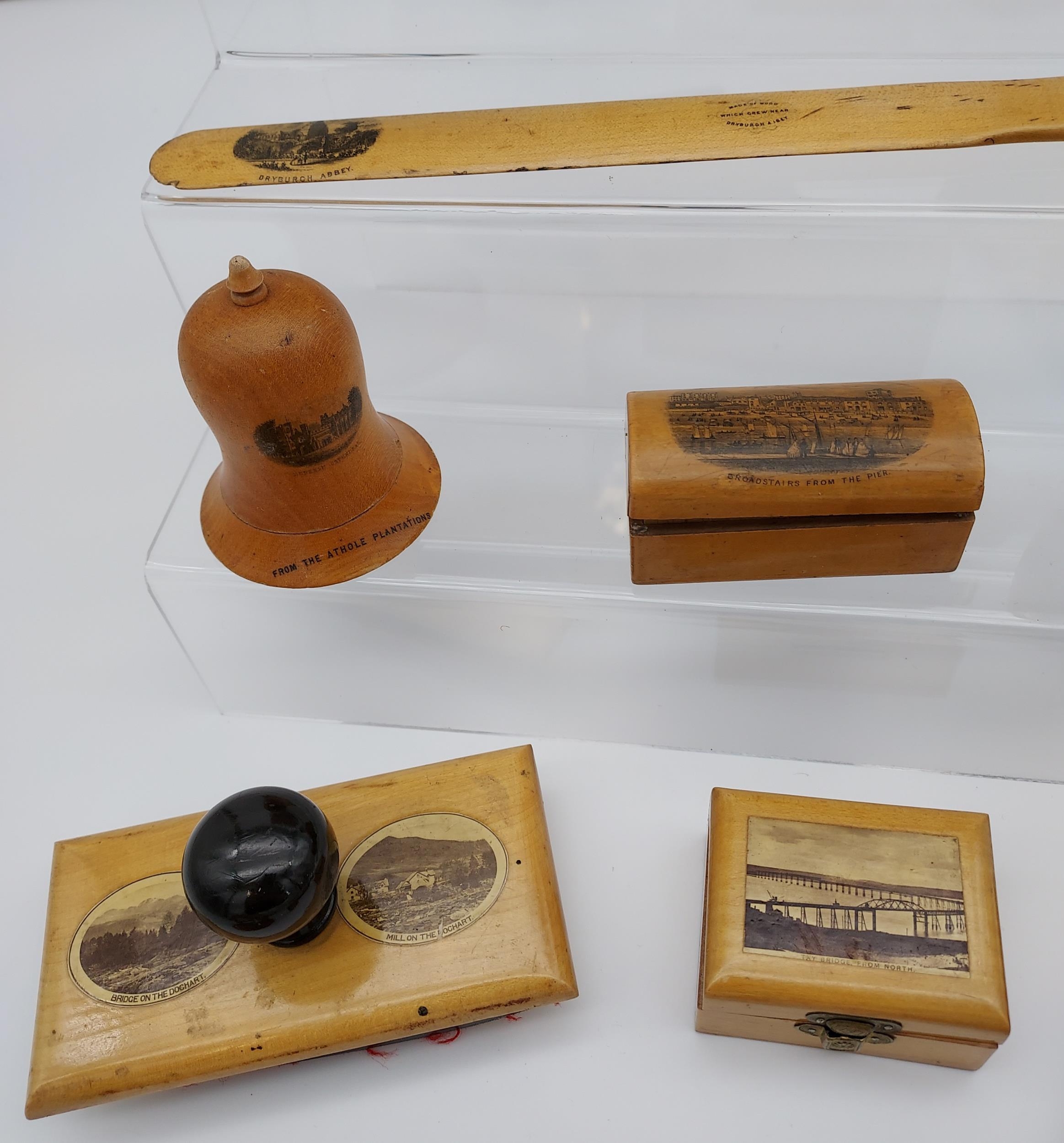 A Collection of 11 various pieces of Mauchline ware which includes Ring box, Blotter, Horse shaped - Image 5 of 6