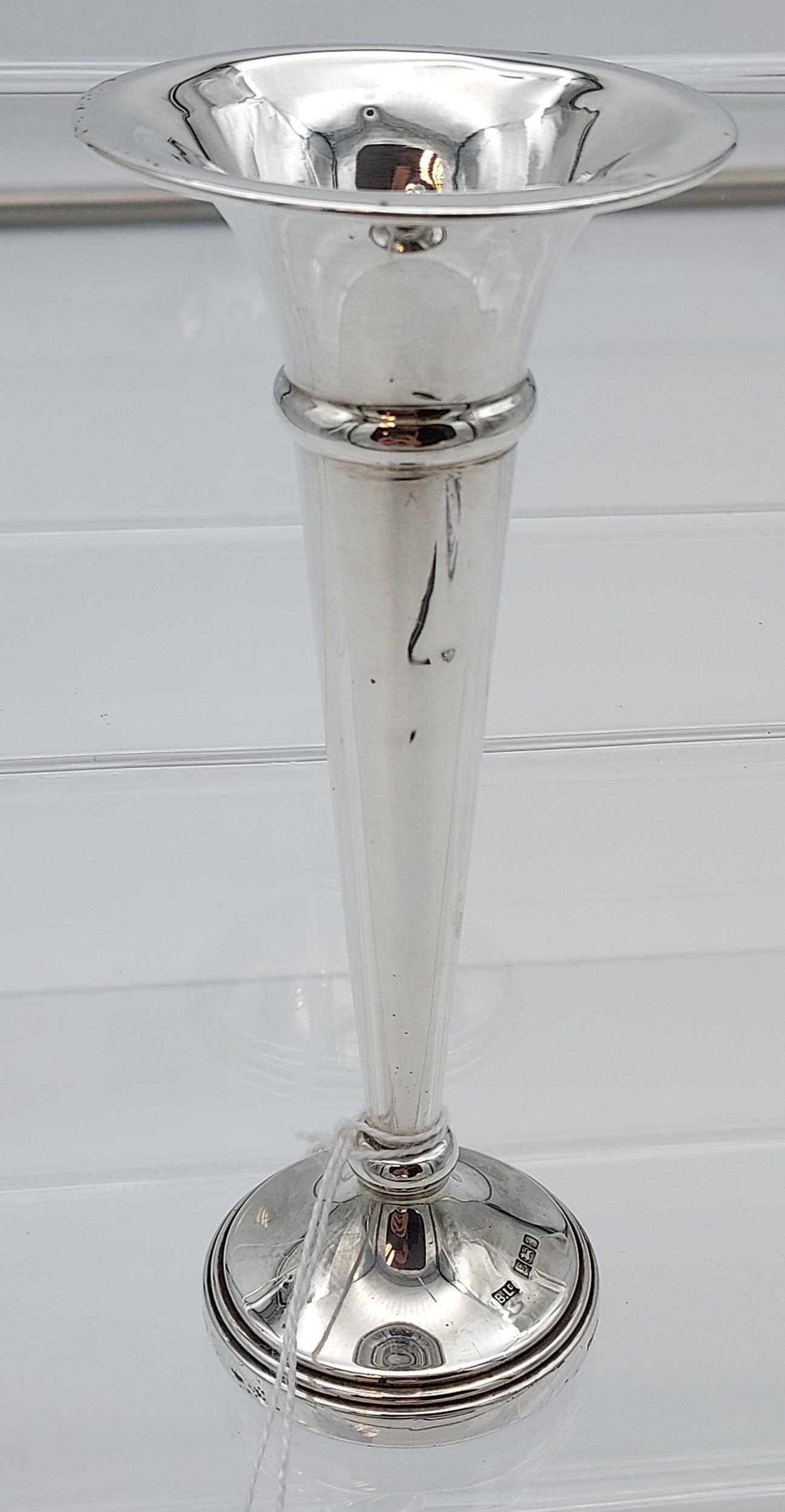 A Birmingham silver fluted vase. [14.5cm in height][57.06grams- weighted] - Image 6 of 8