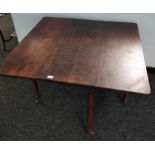 Antique Georgian drop end dining table. [74x106x106cm]