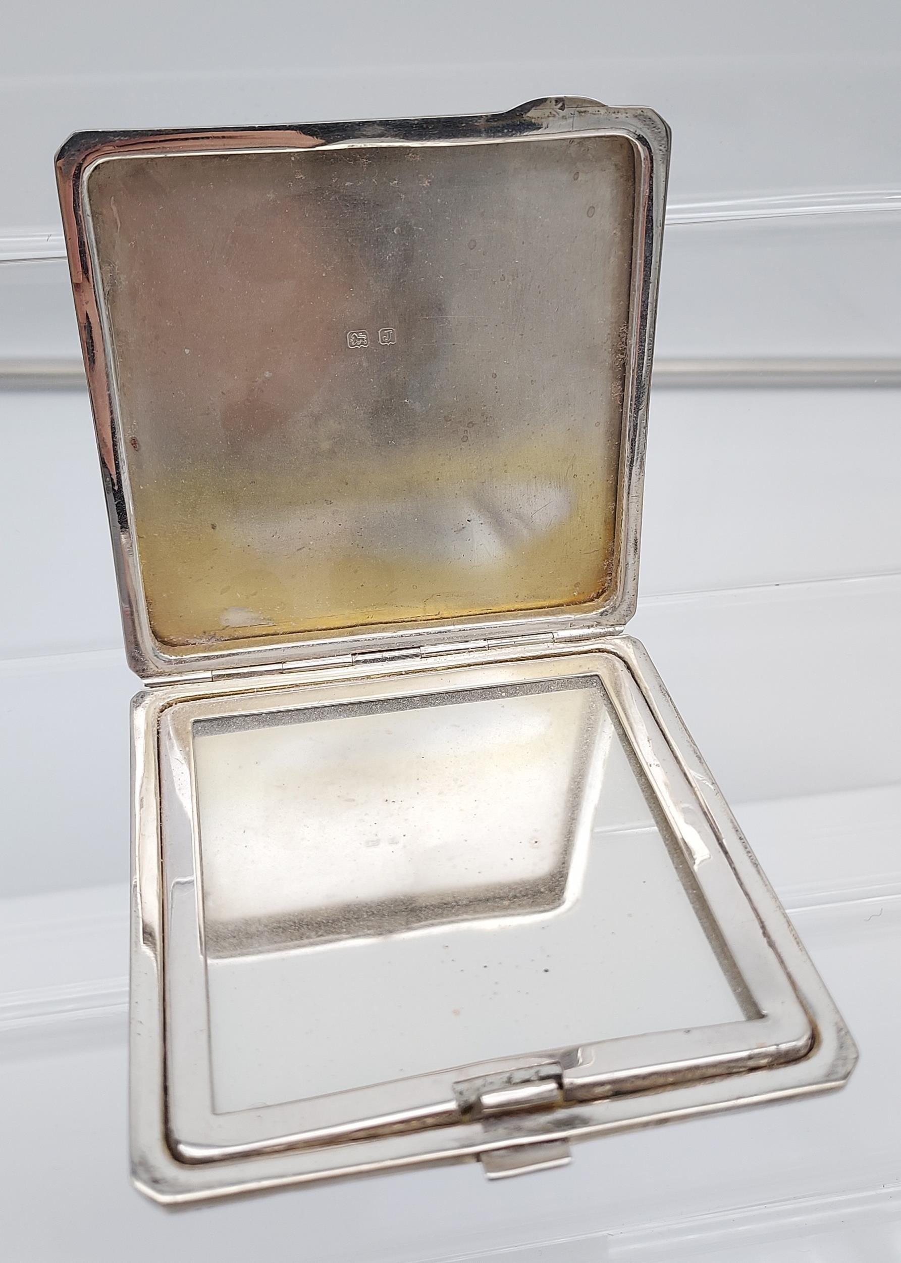 A Ladies Silver hallmarked art deco design mirror compact. - Image 3 of 4
