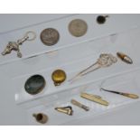 A Selection of collectable odds to include silver hair pin, gold tone cigar cutter, sovereign