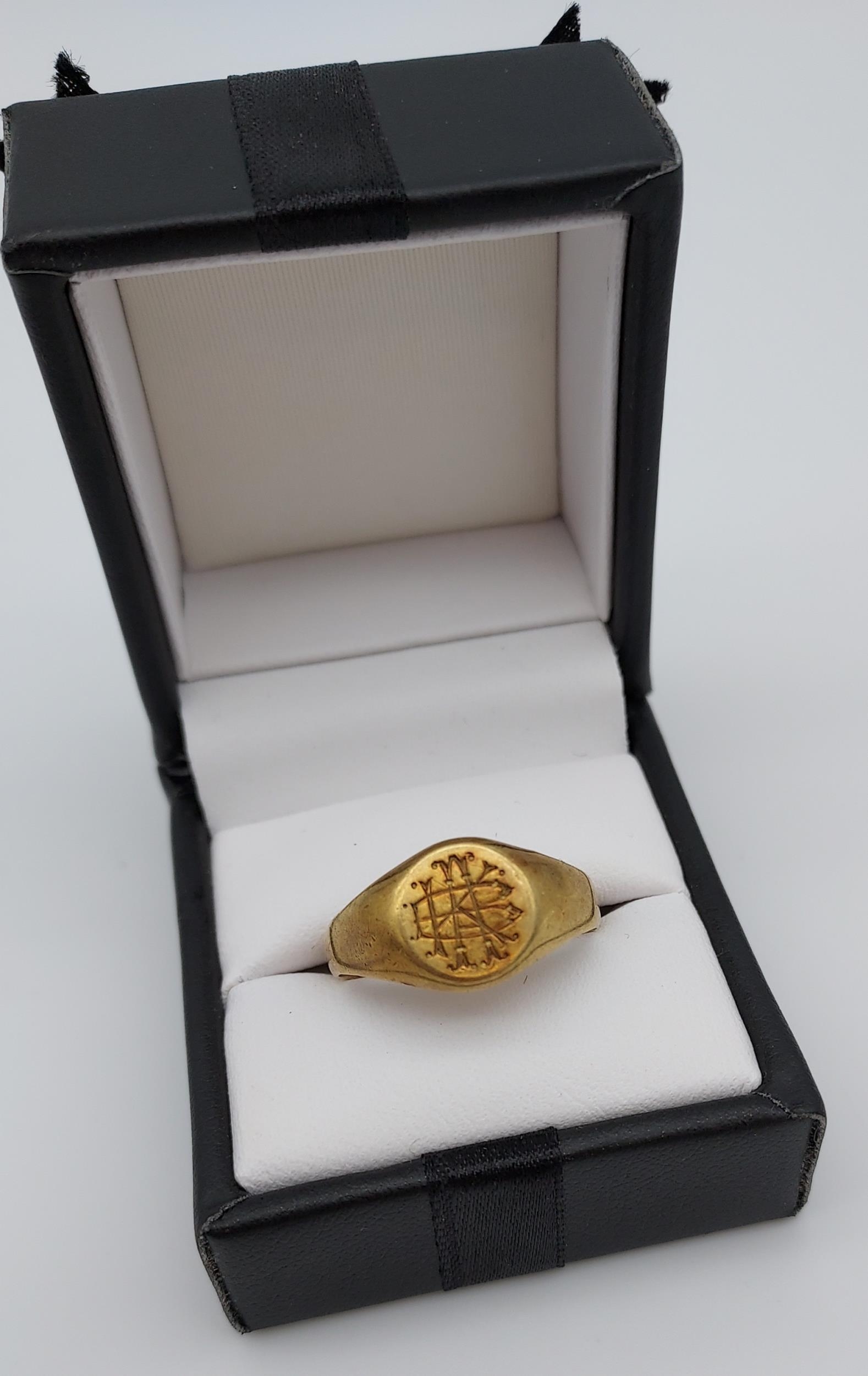 An Antique heavy gold seal ring. [5.89GRAMS] [Band damaged]