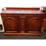 19th century Mahogany sideboard, stageback above a fluted frieze with flower-heads flanked by two