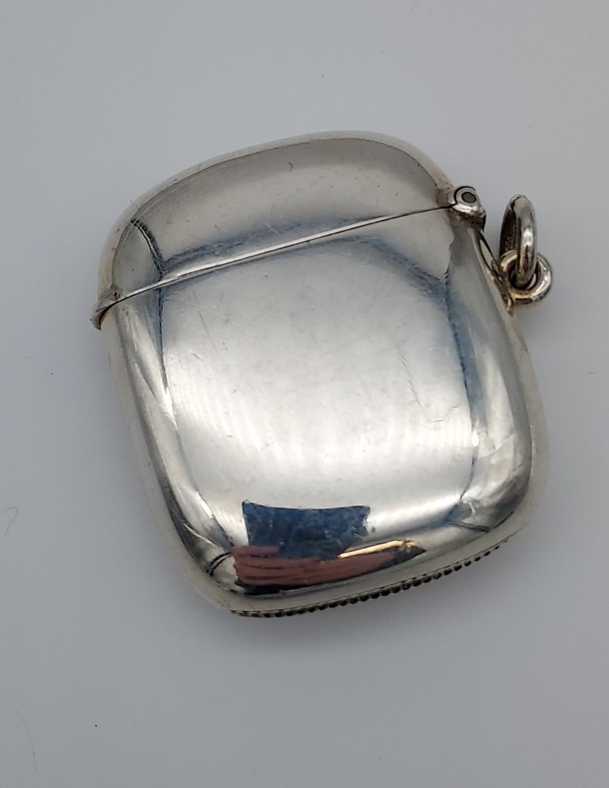 A Heavy Birmingham silver and gold plaque vesta case. [52.20grams] [5x4cm] - Image 2 of 3