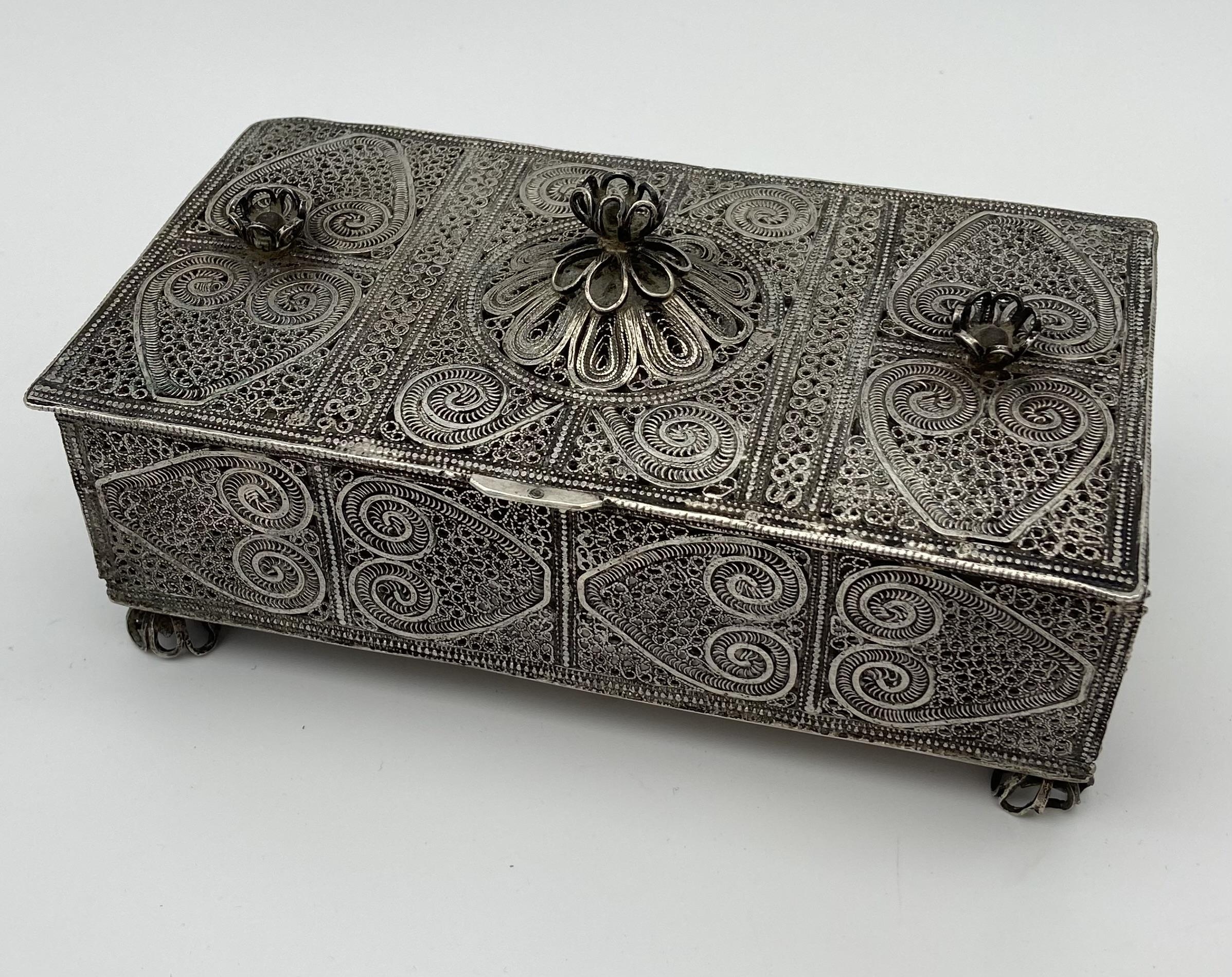 An Indian silver filigree design trinket box. [504grams] [8x17.5x9.5grams]
