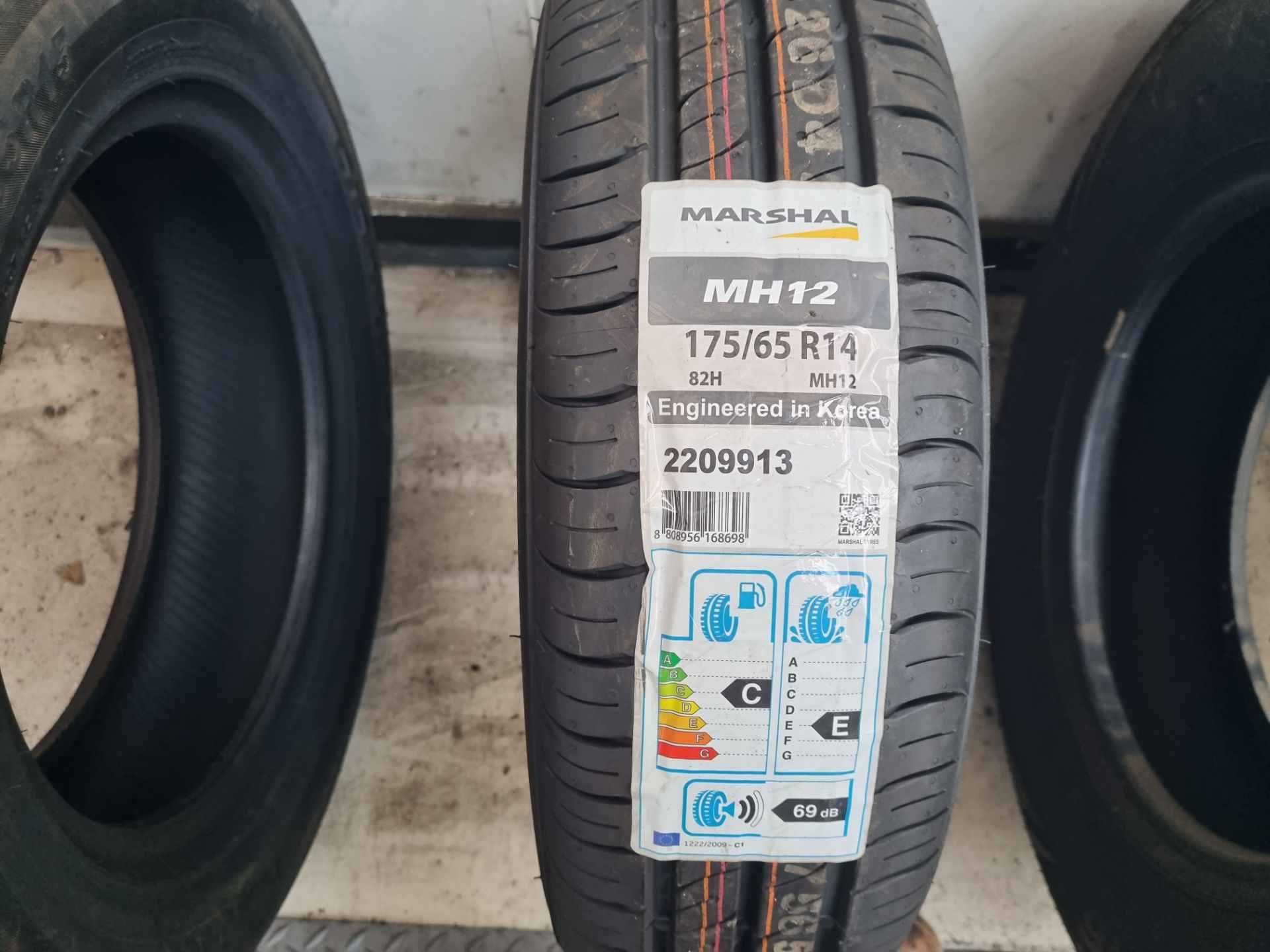 1 x New Marshall MH12 175/65R14 82H Tyre