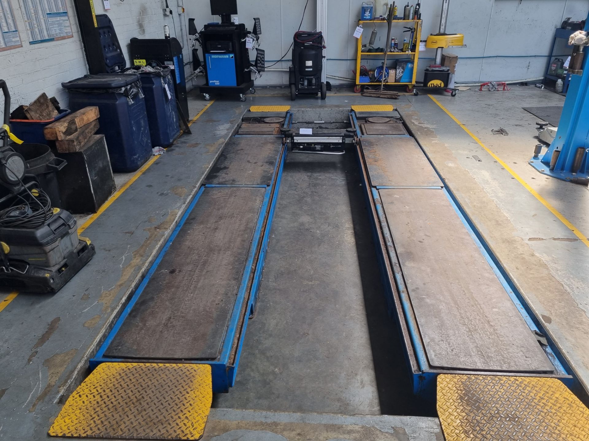 Pit mounted vehicle lift / ramp with senor pads