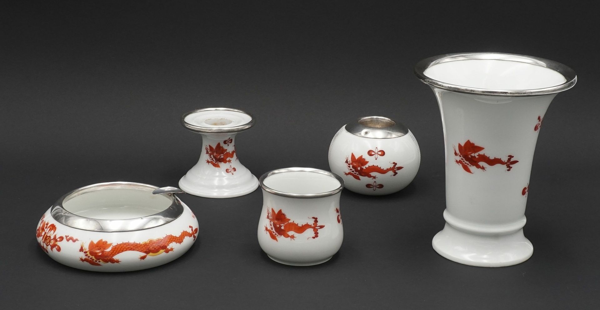 Meissen Raucherset und Vase mit rotem Hofdrachen