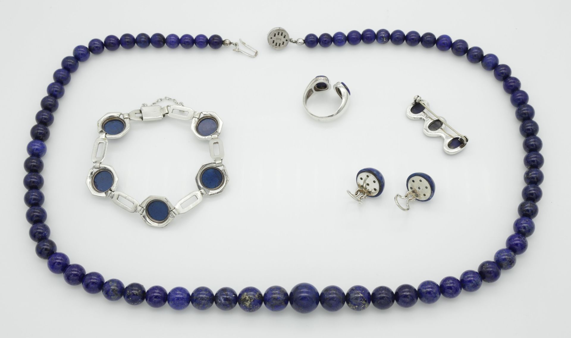 Schmuckset aus Halskette, Armband, Ring, Ohrclips und Brosche mit Lapislazuli - Bild 2 aus 2