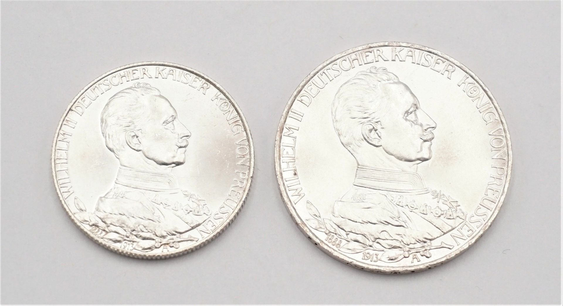 Zwei Münzen "25. Regierungsjubiläum Kaiser Wilhelm II."