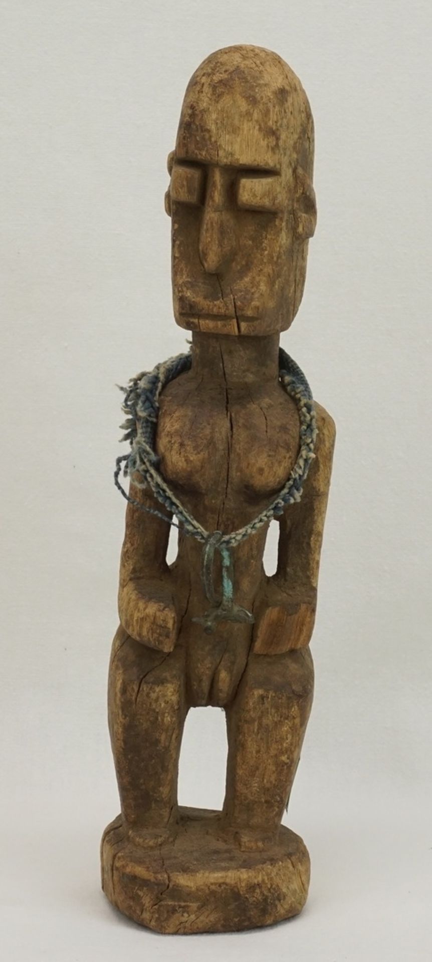 Stehende weibliche Figur der Dogon, Mali, um 1920