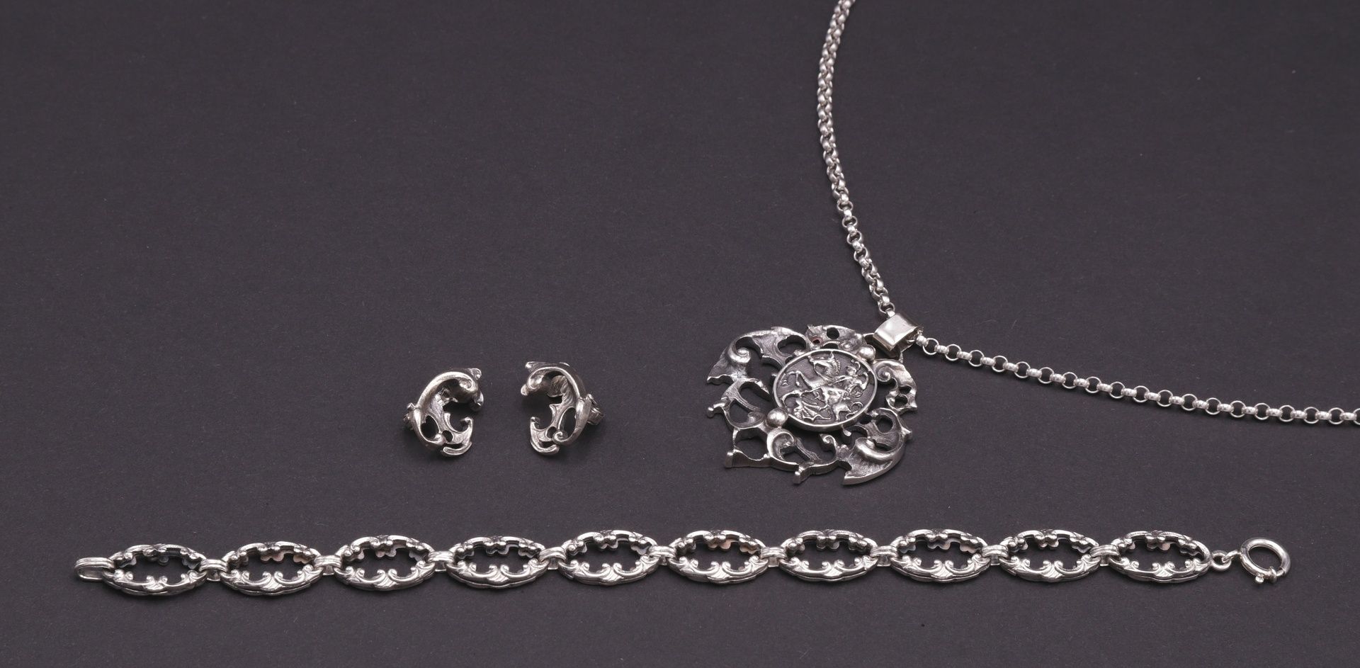 Halskette mit Anhänger, Armband und Ohrclips in Silber - Bild 3 aus 4