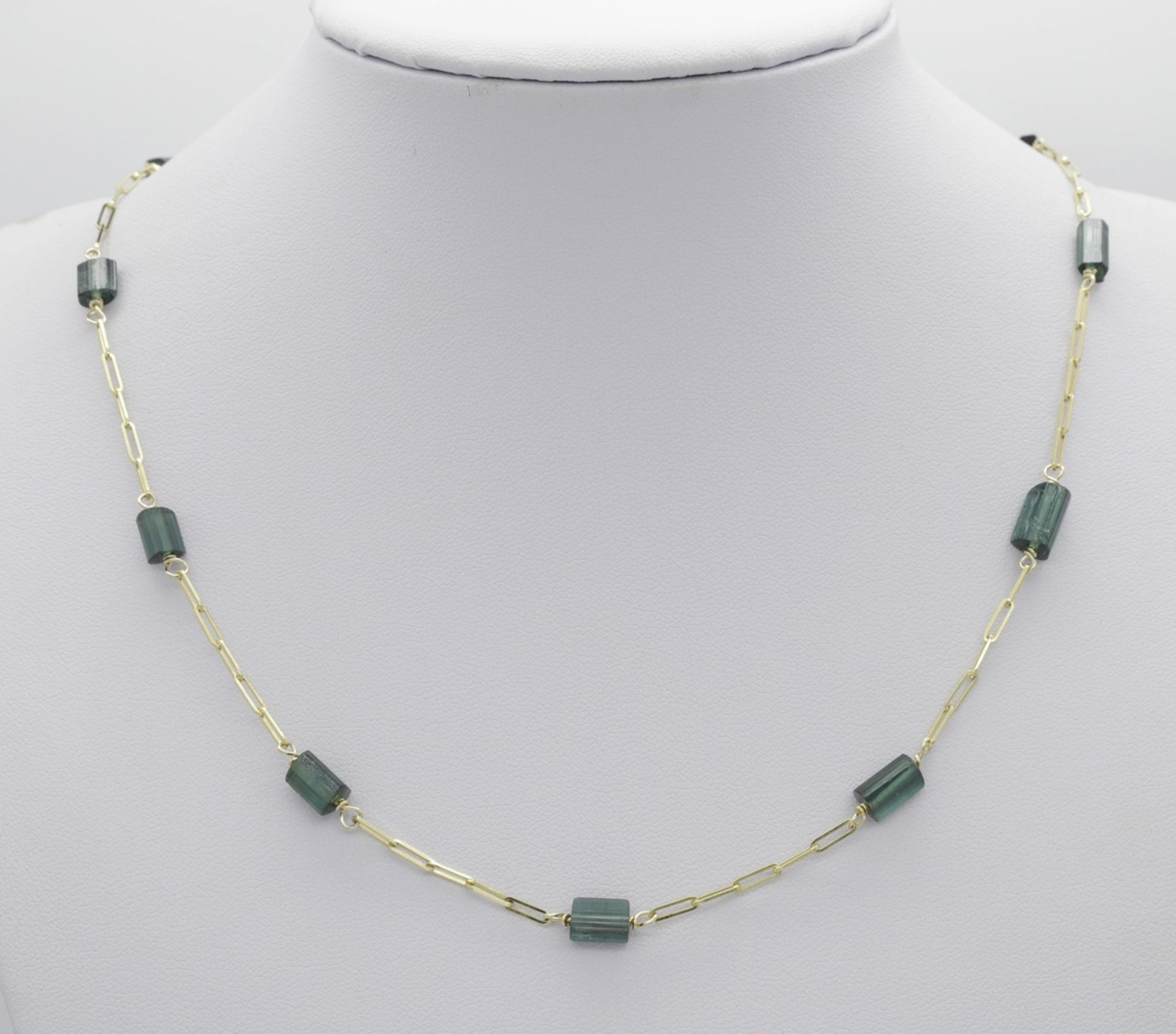 Halskette mit grünen Turmalin-Elementen