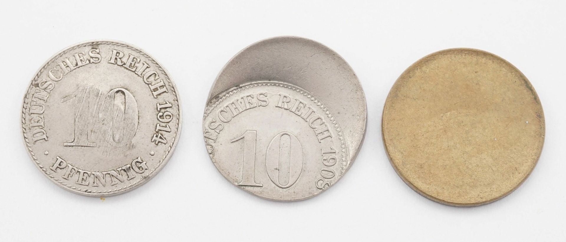 Drei  10 Pfennig-Münzen, Verprägungen