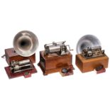 3 französische Phonographen zum Restaurieren, um 19001) Pathé Croque, schönes Gehäuse mit Original-