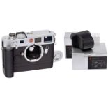 Leica M7 (0.72) mit Motor M, um 2002Leica Camera AG, Solms. Leica M7 (0.72) Nr. 2780119 mit Motor