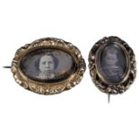 2 Daguerreotypie-Broschen, um 1845-55Miniatur-Broschen, Format der Daguerreotypien 2,5 x 1,5 cm