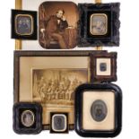 8 Photographien, 1850-19001) Daguerreotypie einer Verstorbenen, 7 x 10 cm in 20 x 23 cm Rahmen,