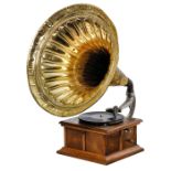 Trichtergrammophon Odeon, um 1914Deutschland, Nußbaumgehäuse, Plattenteller Ø 25 cm, Tonofox-