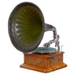 Jugendstil-Trichtergrammophon, um 1910Vermutlich Deutschland, helles Eichengehäuse, 3 Seiten mit