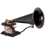 Trichtergrammophon Columbia Modell AU, um 1900Sockel aus Gußmetall, schwarz lackierter