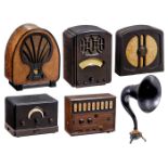 4 Radioempfänger und 2 Lautsprecher1) Philips 830AS, um 1933, 5 Röhren, Langwelle und Mittelwelle,