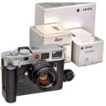 Leica M6 (0.85) mit Summicron-M 2/50 mm und Motor M, um 2000Leica AG, Solms. 1) Leica M6 TTL (0.85),