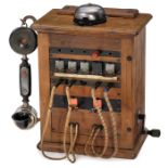 Kleine deutsche Telephonzentrale, ab 1905Modell OB 05 K, mit eingeprägter Kaiserkrone und Datum 5.