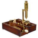 Seltenes englisches Kasten-Mikroskop von Dollond, um 1800 Cuff-Typ, Vollmessing, original zaponiert,