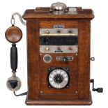 Klappenschrank mit Wählscheibe, um 1918 Für Telephonanlagen mit einer Amtsleitung und 2