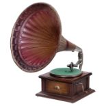 HMV-Trichtergrammophon, um 1918 Mahagonifarbenes Holzgehäuse, Plattenteller Ø 25 cm,