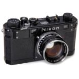 Nikon S schwarz mit Nikkor-S 1,4/5 cm, um 1952 Nippon Kogaku, Japan. Nr. 6110028, Feet-Skala, mit