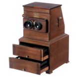 Tisch-Stereobetrachter "Planox Stereoscope Magnetique", um 1910 A. Plocq, Paris. Nußbaumgehäuse, Nr.