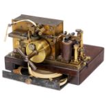Morse-Telegraph von Siemens & Halske, um 1885 Nr. 9288, original zaponiertes Messing, Federwerk (