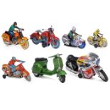6 Spielzeug-Motorräder und 1 Spielzeug-Motorroller Lithographiertes Blech. 1) PN200, um 1955,