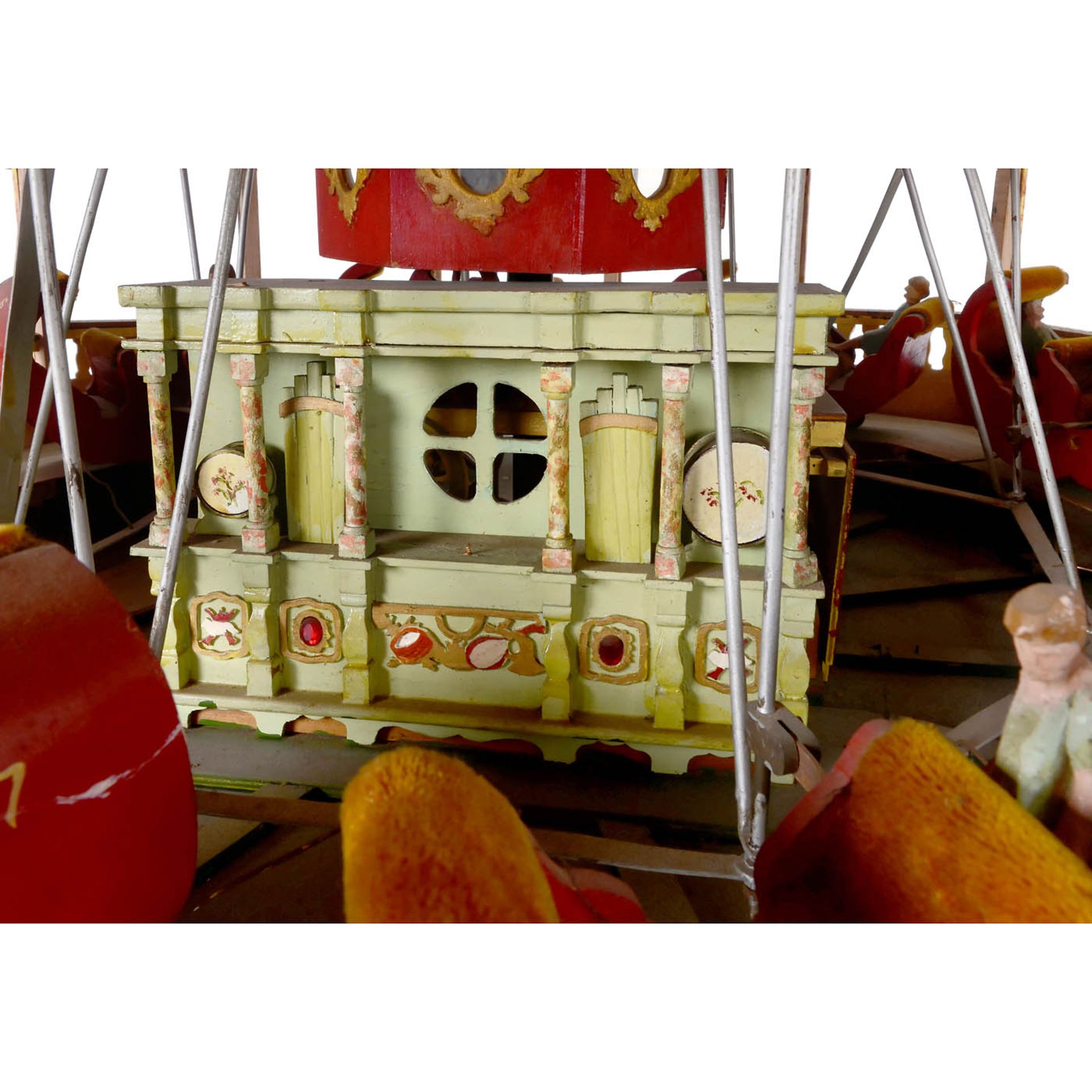 Miniatur-Jahrmarktmodell eines englischen Gondel-Karussells Kirmes-Modell aus Holz, Metall und - Bild 2 aus 4