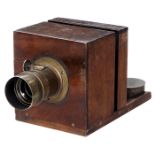 Naßplatten-Schiebekasten-Kamera und Vallatin-Optik, um 1860 England. Format 88 x 95 mm, poliertes