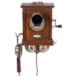 Deutsches Wandtelephon Modell M 1900, datiert 1901 Rudolph Krüger, Berlin. Nußbaumgehäuse,