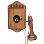 Belgisches Wandtelephon mit Blake-Trans-mitter, um 1880 De Jongh, Brüssel. Gehäuse aus