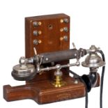 Haustelephon von Ericsson, um 1900 L.M. Ericsson, Stockholm. Zur Wandmontage, Nußbaumsockel,