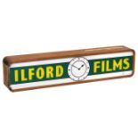 Reklame "Ilford Films" Ilford, England. Beleuchtbares Werbeschild "Ilford Films", 126 x 28 x 18