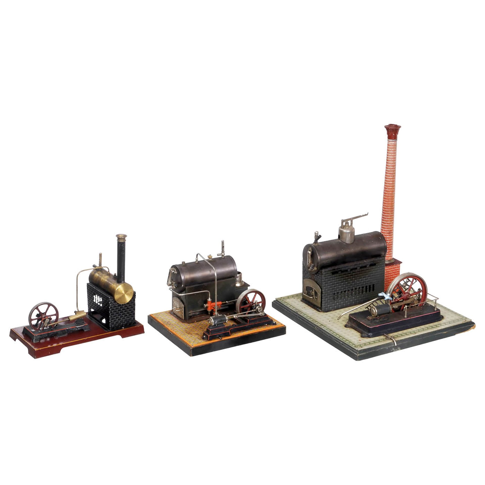 6 liegende Dampfmaschinen 1) Gebrüder Bing, Modell 130/280, um 1912, Holzfundament, Blechplatte - Image 3 of 3