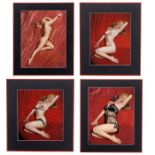 4 Marilyn-Monroe-Photographien von Tom Kelly Aktphotographien auf rotem Samt, sitzend und liegend,