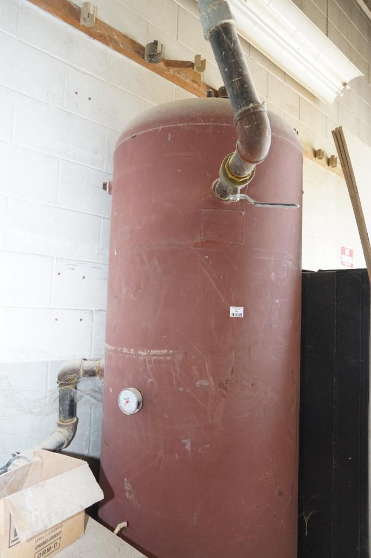 Vertical Air Tank - Image 3 of 3