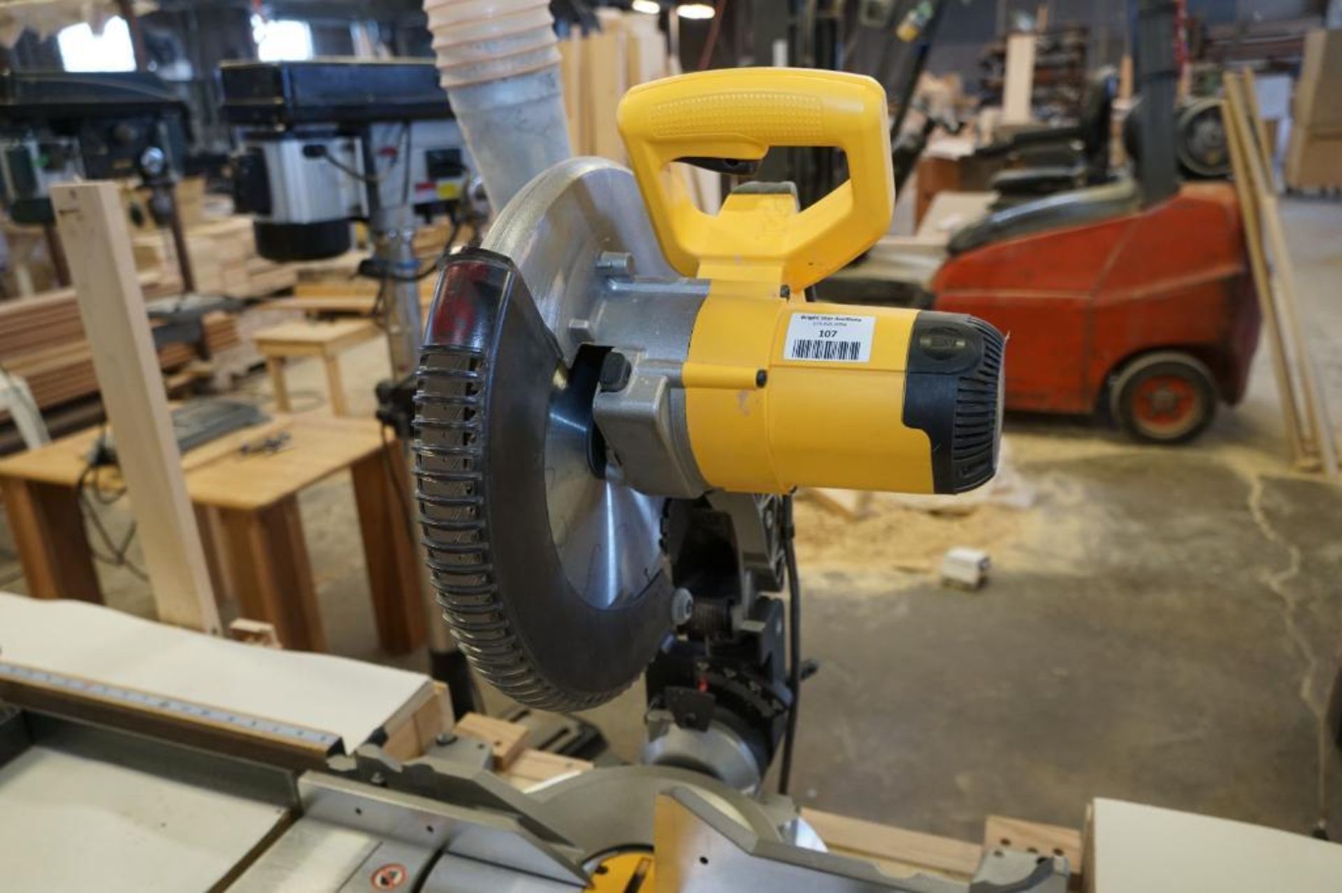 DeWalt DW715 12 in. Compound Miter Saw - Image 4 of 7