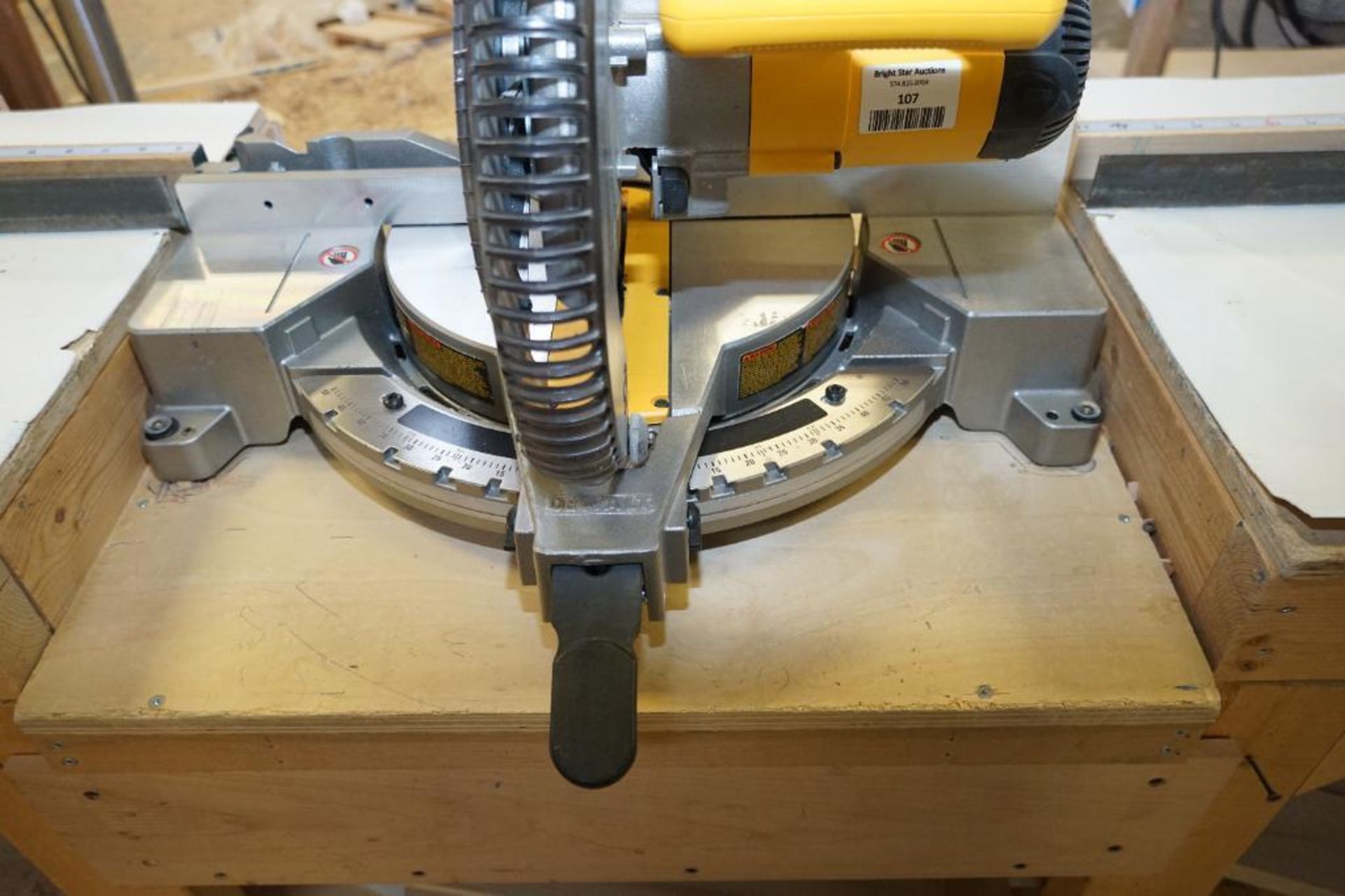 DeWalt DW715 12 in. Compound Miter Saw - Image 6 of 7