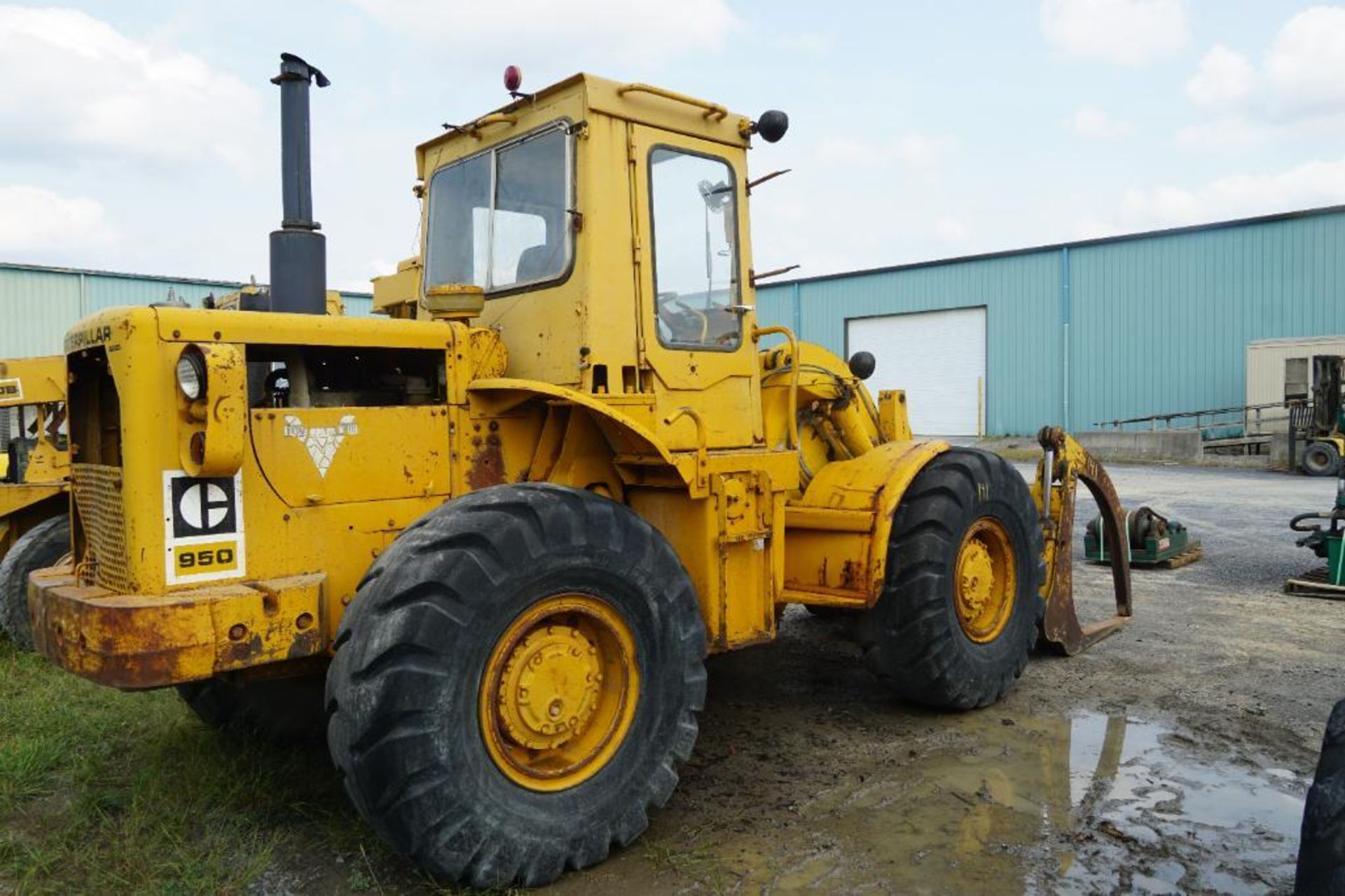 CAT 950 Wheel Loader - Image 3 of 57